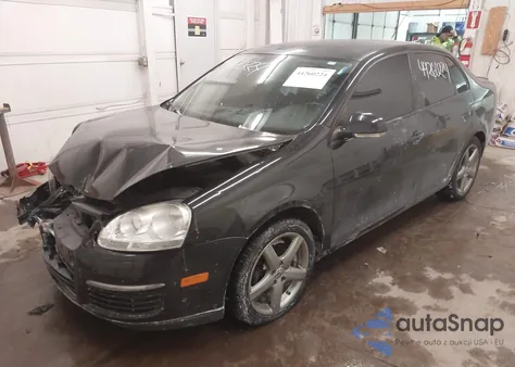 2010 Volkswagen Jetta Limited Edition z USA, uszkodzony, nr VIN 3VWAZ7AJ8AM116603